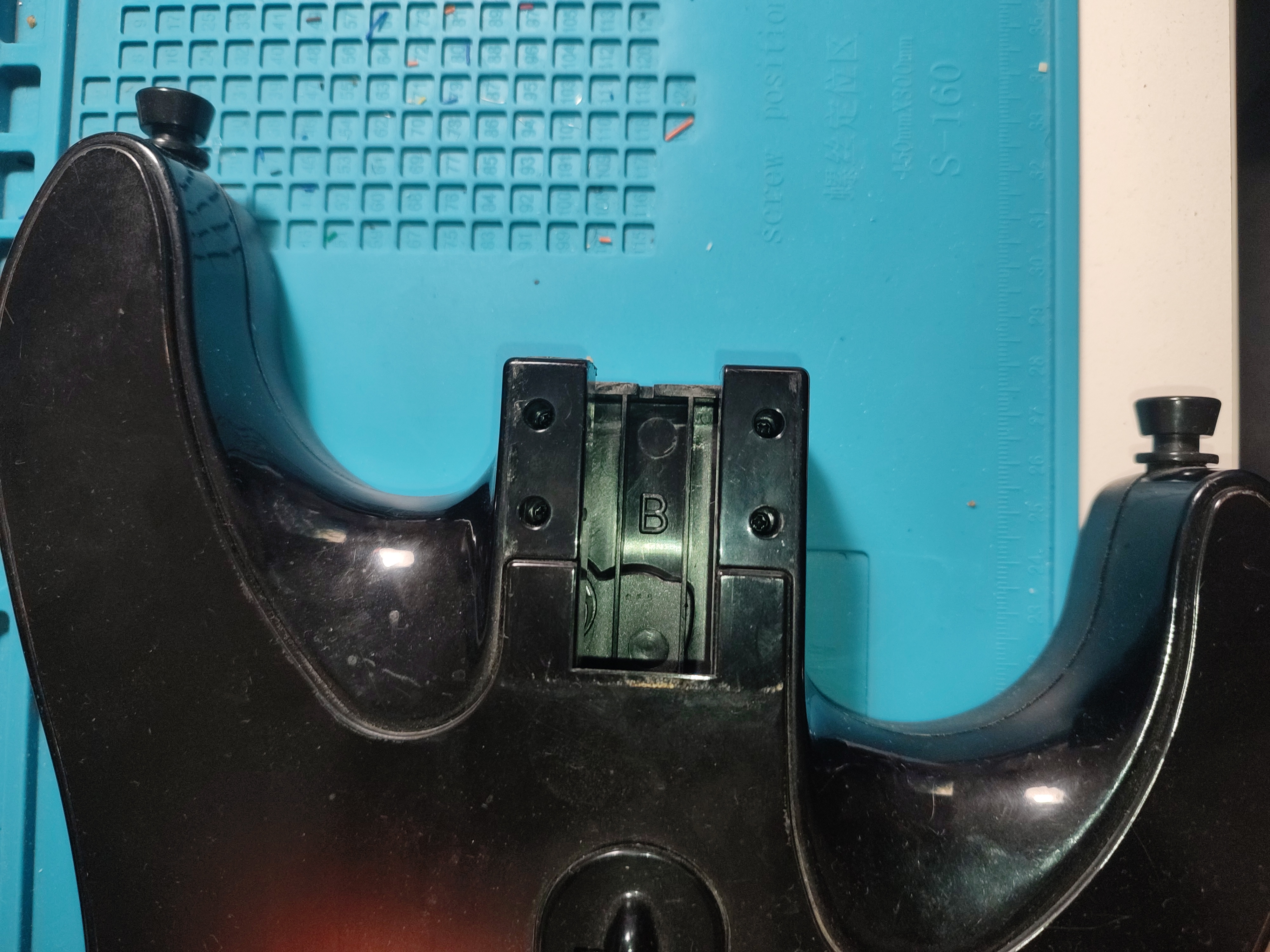 neck_slot.jpg